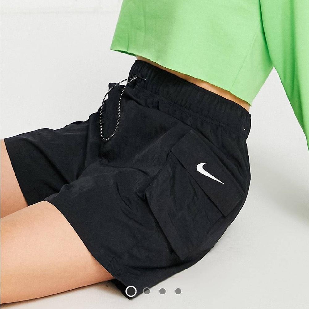 Nike essential woven cargo shorts in black